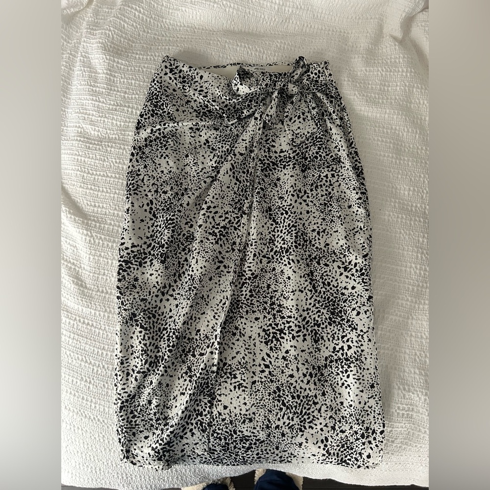 Elegant Black and White Skirt